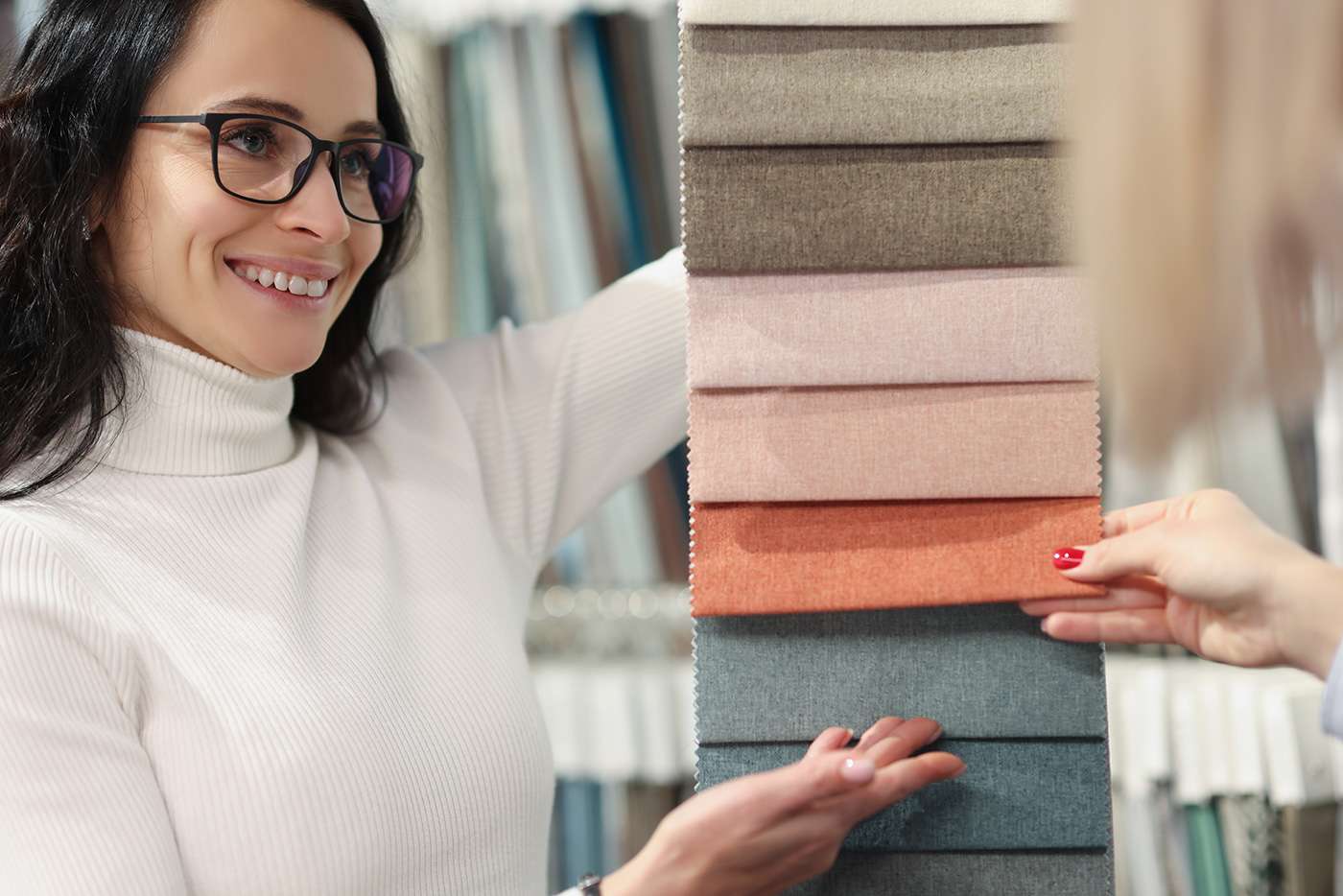 Lasse dank dem Musterservice die ausgewählten Stoffe Zuhause wirken