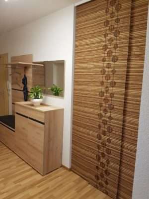 Jalousie in Holzoptik - der perfekte Sichtschutz